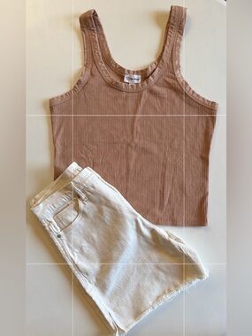 The Drop Women’s L Ribbed Tank Top in Light Brown.